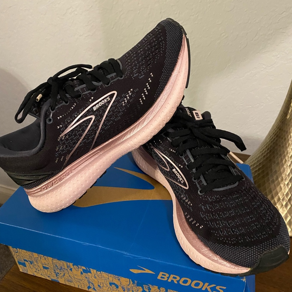 Brooks woman running shoe